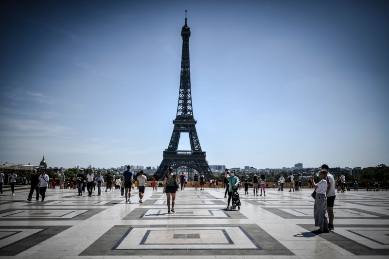 Torre Eiffel já foi fechada em outras ocasiões por ameaças de suicídio, de bomba e até por greves trabalhistas