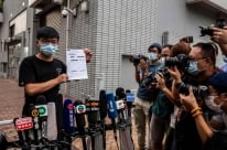 Hong Kong prende mais famoso ativista pró-democracia por cobrir rosto em protesto em 2019