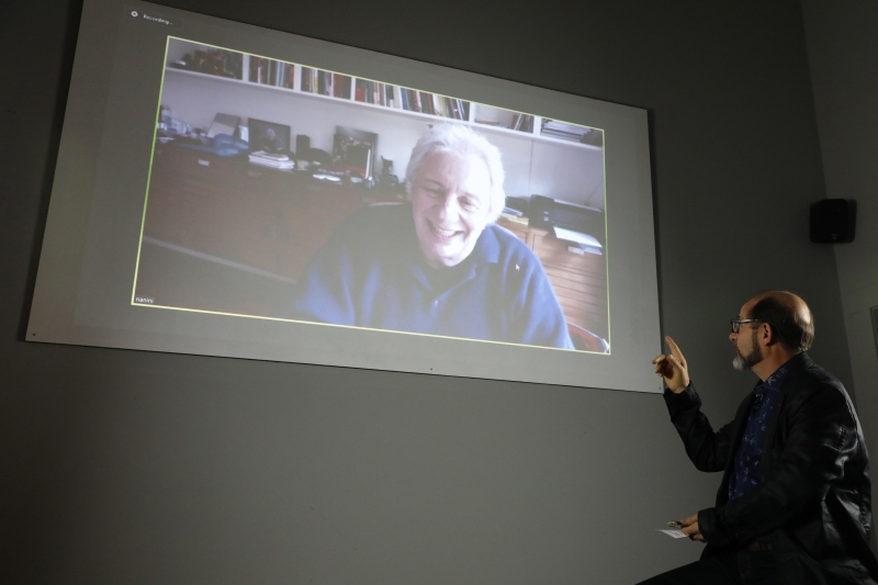 Agraciado com Troféu Oscarito, Marco Nanini conversa com curador Marcos Santuario