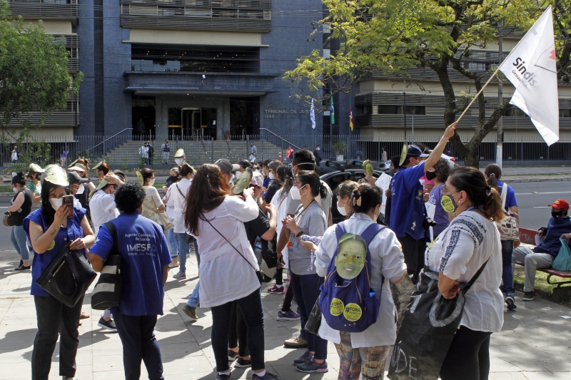 Em setembro, trabalhadores do extinto Imesf protestaram em frente ao Tribunal de Justiça