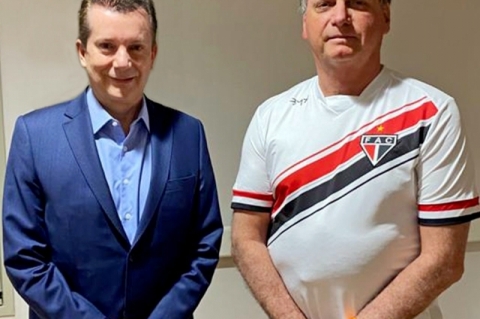 Bolsonaro posa para foto com Russomanno em S�o Paulo