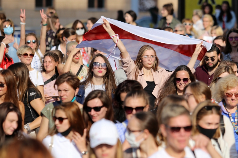 Centenas de mulheres pediram a saída do presidente da Bielorrússia