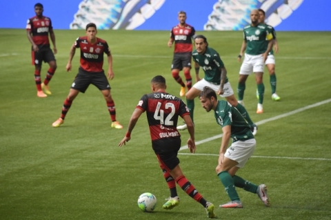 Após disputa de liminares, Palmeiras e Flamengo empatam em 1 a 1 pelo Brasileirão