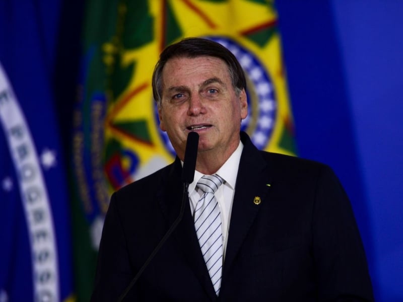 Bolsonaro disse ainda que as mudanças estarão no Diário Oficial da União de terça-feira (27)