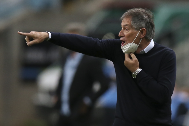 Treinador argentino deve chegar a Santos nos próximos dias