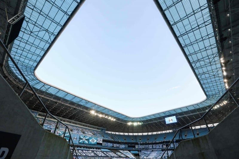 {'nm_midia_inter_thumb1':'https://www.jornaldocomercio.com/_midias/jpg/2020/10/02/206x137/1_gremio3-9155825.jpg', 'id_midia_tipo':'2', 'id_tetag_galer':'', 'id_midia':'5f779188a9878', 'cd_midia':9155825, 'ds_midia_link': 'https://www.jornaldocomercio.com/_midias/jpg/2020/10/02/gremio3-9155825.jpg', 'ds_midia': 'Arena liberou a entrada do sócio e diminui o valor dos ingressos', 'ds_midia_credi': 'ALEXANDRE SCHNEIDER/AFP/JC', 'ds_midia_titlo': 'Arena liberou a entrada do sócio e diminui o valor dos ingressos', 'cd_tetag': '1', 'cd_midia_w': '800', 'cd_midia_h': '533', 'align': 'Left'}