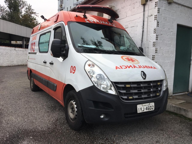 Veículo atingido por artefato foi periciado e colocado na garagem da base do Samu