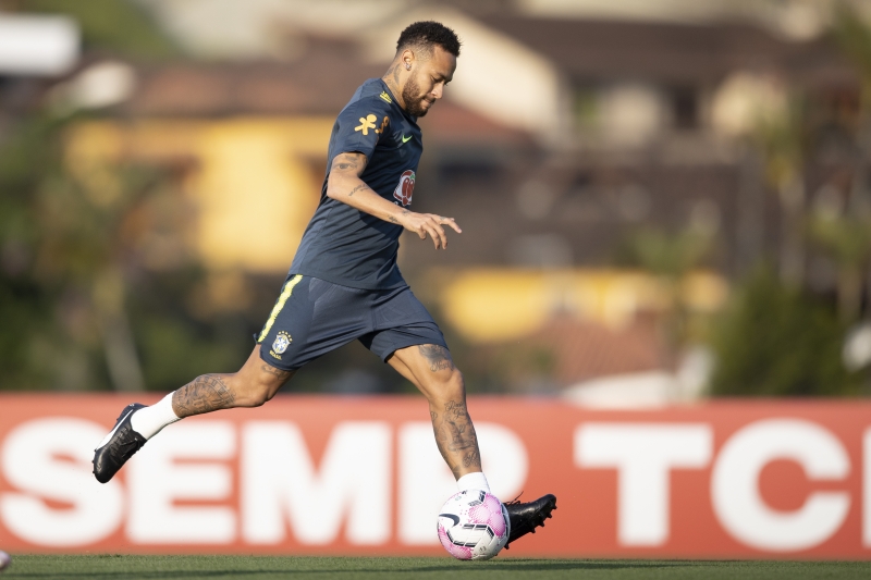 Com dores lombares, Neymar é dúvida para estreia contra os bolivianos