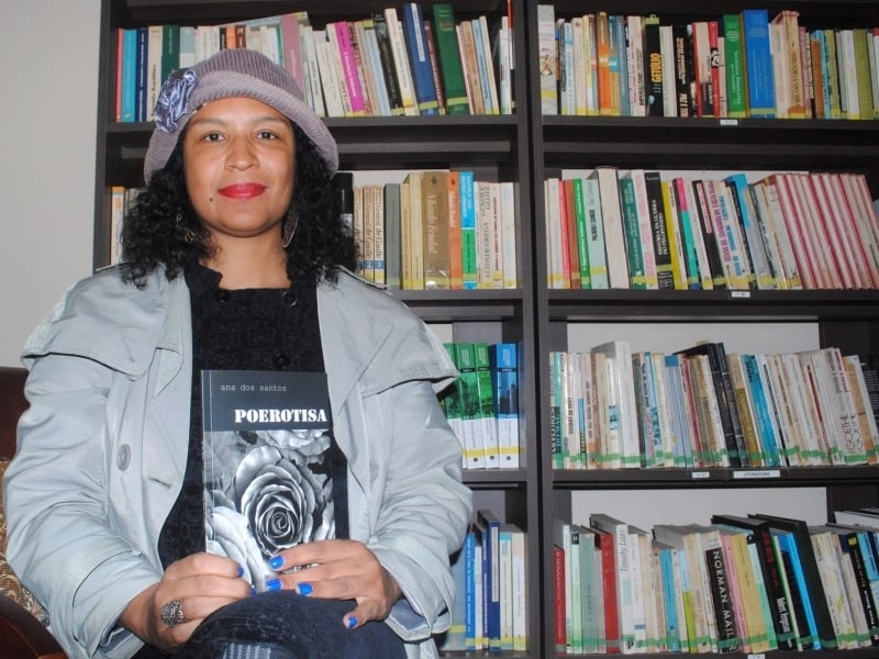 Poetisa porto-alegrense também apresenta novo título com poemas negros e eróticos
