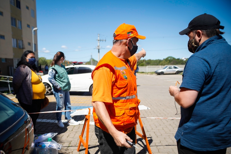 {'nm_midia_inter_thumb1':'https://www.jornaldocomercio.com/_midias/jpg/2020/10/10/206x137/1_20201010135406__o2a2428-9162373.jpg', 'id_midia_tipo':'2', 'id_tetag_galer':'', 'id_midia':'5f81f73287808', 'cd_midia':9162373, 'ds_midia_link': 'https://www.jornaldocomercio.com/_midias/jpg/2020/10/10/20201010135406__o2a2428-9162373.jpg', 'ds_midia': 'Loteamento Irmãos Marista - evacuação pela prefeitura', 'ds_midia_credi': 'PMPA/Divulgação/JC', 'ds_midia_titlo': 'Loteamento Irmãos Marista - evacuação pela prefeitura', 'cd_tetag': '1', 'cd_midia_w': '800', 'cd_midia_h': '533', 'align': 'Left'}