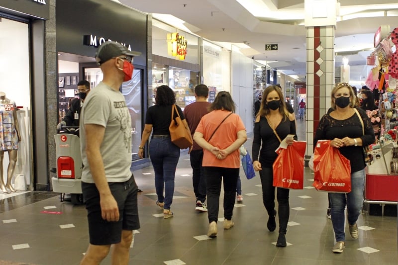 Decreto municipal permitirá que shoppings centers funcionem das 12h às 22h