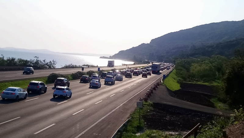 Mais de 122 mil carros se deslocaram para o litoral desde a última sexta