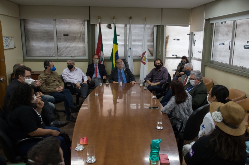 Funcionários foram recebidos por vereadores, que devem rediscutir a questão do instituto na Casa