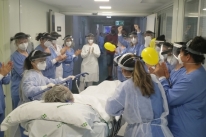 Paciente com Covid-19 deixa a UTI após 101 dias em Bento