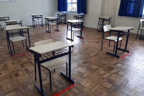 Volta As Aulas Rs / Apesar Da Alta Taxa De Contaminacao Governo Do Rs Marca Volta Geral