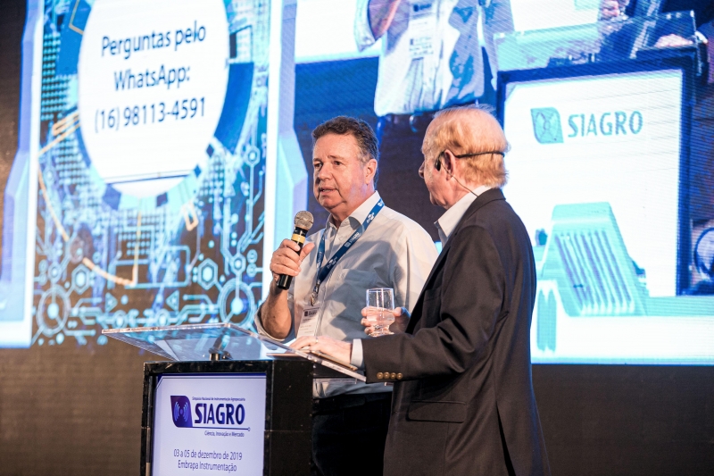 {'nm_midia_inter_thumb1':'https://www.jornaldocomercio.com/_midias/jpg/2020/10/15/206x137/1_ladislau_foto_tati_zanichelli_2-9165494.jpg', 'id_midia_tipo':'2', 'id_tetag_galer':'', 'id_midia':'5f88ac3a7a01f', 'cd_midia':9165494, 'ds_midia_link': 'https://www.jornaldocomercio.com/_midias/jpg/2020/10/15/ladislau_foto_tati_zanichelli_2-9165494.jpg', 'ds_midia': 'Ladislau Martin Neto, pesquisador da Embrapa', 'ds_midia_credi': 'Embrapa/Divulgação', 'ds_midia_titlo': 'Ladislau Martin Neto, pesquisador da Embrapa', 'cd_tetag': '1', 'cd_midia_w': '800', 'cd_midia_h': '533', 'align': 'Left'}