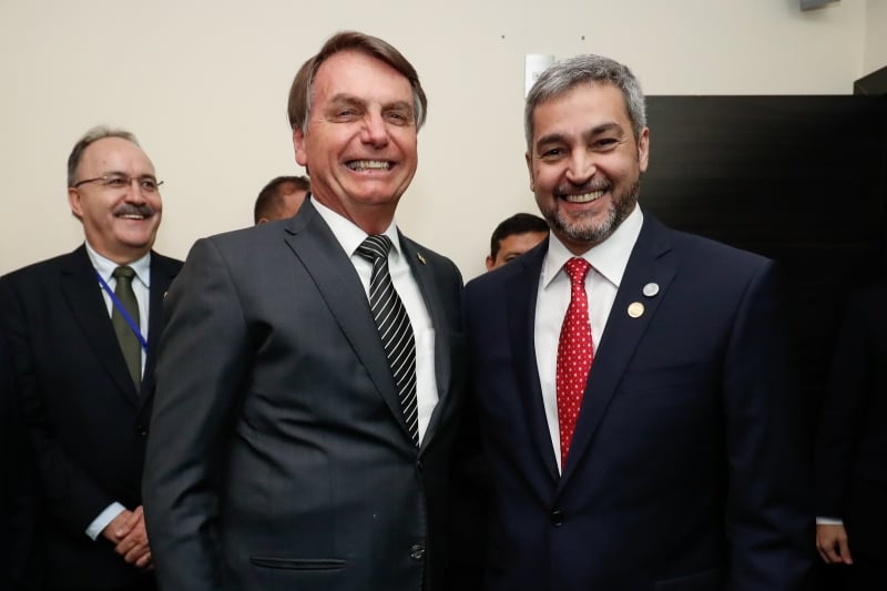 Bolsonaro publicou nas redes sociais uma foto com o presidente do país vizinho, Mario Abdo Benítez