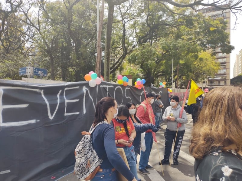 Empresários realizaram ato em frente ao Palácio Piratini nesta quinta-feira (15)