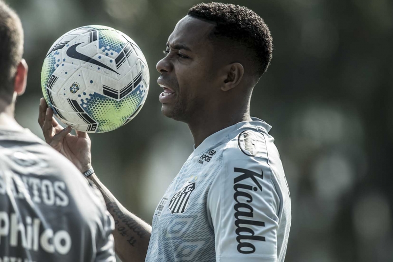 Em nota, Robinho se coloca à disposição da Justiça, enquanto aguarda onde cumprir a condenação por estupro
