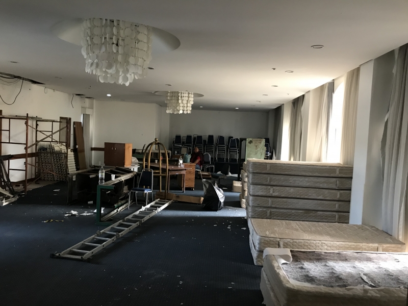 Hotel aberto em 1964 fechou as portas e fez leil&atilde;o dos itens de seu acervo