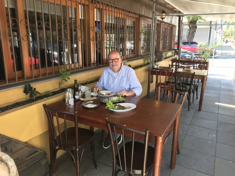 {'nm_midia_inter_thumb1':'https://www.jornaldocomercio.com/_midias/jpg/2020/10/20/206x137/1_gastronomia_mesas_externas_komka_cliente_jornal_do_comercio-9169135.jpg', 'id_midia_tipo':'2', 'id_tetag_galer':'', 'id_midia':'5f8f237817689', 'cd_midia':9169135, 'ds_midia_link': 'https://www.jornaldocomercio.com/_midias/jpg/2020/10/20/gastronomia_mesas_externas_komka_cliente_jornal_do_comercio-9169135.jpg', 'ds_midia': 'Gastronomia - restaurantes - mesas na rua - efeito pandemia - Komka - bairro Floresta - Porto Alegre - serviços - clientes - arquiteto Francisco Pinto', 'ds_midia_credi': 'PATRÍCIA COMUNELLO /ESPECIAL/JC/', 'ds_midia_titlo': 'Gastronomia - restaurantes - mesas na rua - efeito pandemia - Komka - bairro Floresta - Porto Alegre - serviços - clientes - arquiteto Francisco Pinto', 'cd_tetag': '1', 'cd_midia_w': '800', 'cd_midia_h': '600', 'align': 'Left'}