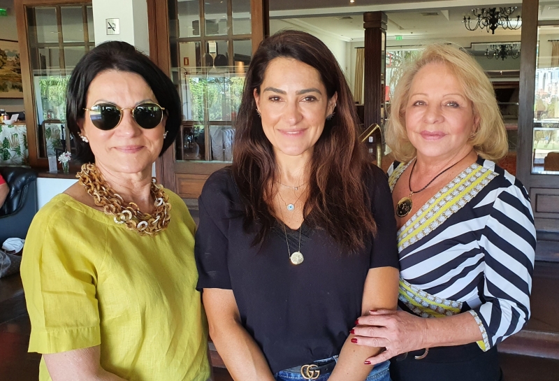 Rosana Pedrini, Mariana Pedrini Uebel e Walderez Uebel na mesa em família 