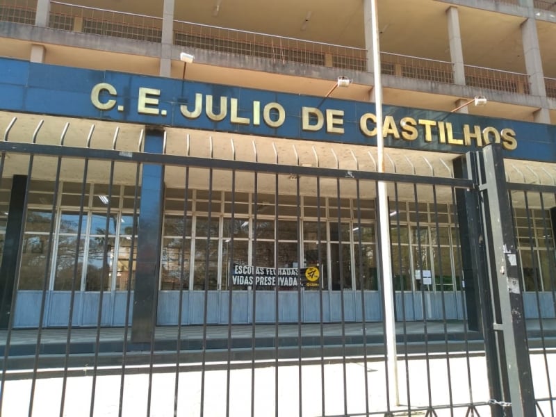 Julinho foi uma das escolas que amanheceu fechada na manhã desta terça-feira (20)