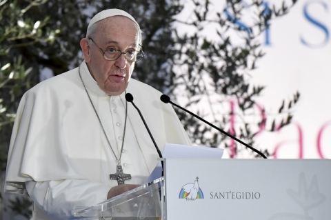 Com crise de dor no nervo ciático, papa Francisco não presidirá missas de fim de ano