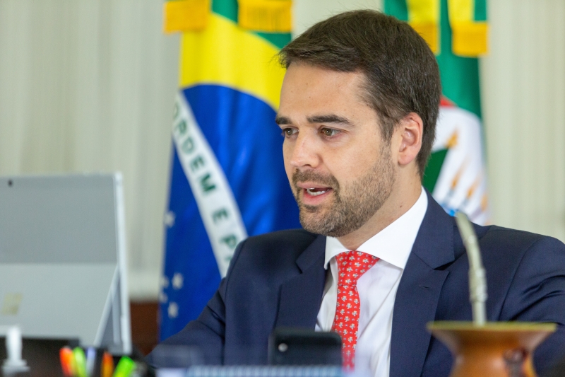 Eduardo Leite cobrou decisão técnica e não política sobre a imunização