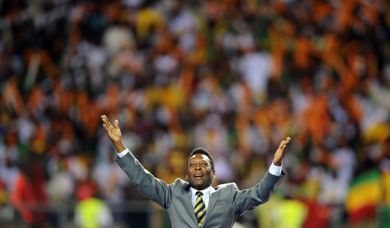 Um jogador à frente do seu tempo, Pelé tem muitos gols questionados pela imprensa europeia 