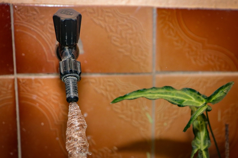 Um dos estudos investiga a produção de hidrogênio branco tendo como matéria-prima a água proveniente de resíduos