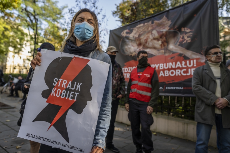 Organizações classificaram a iniciativa do governo e a decisão do tribunal como agressão aos direitos das mulheres