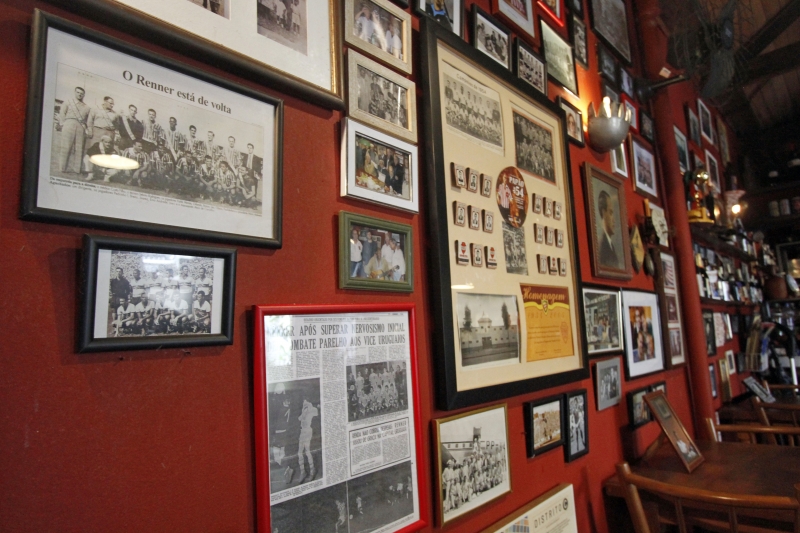 Espaço reúne fotografias e itens que fizeram parte da história do clube
