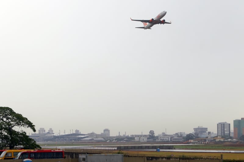 Passagem aérea foi o item que mais influenciou para cima o IPC-S do mês passado