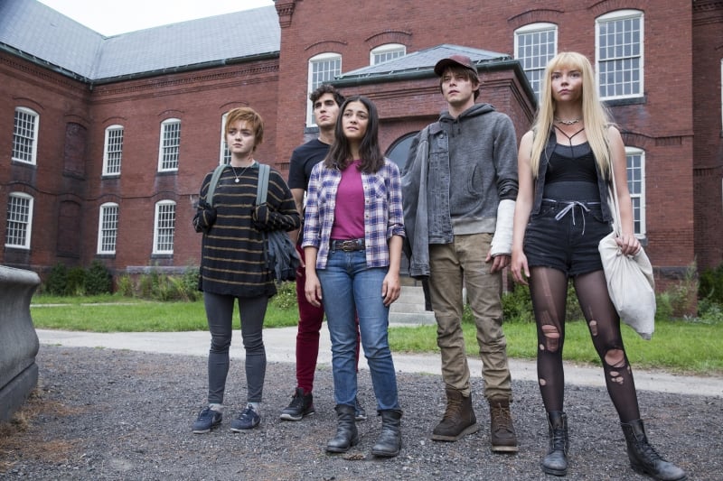 Maisie Williams, Henry Zaga, Blu Hunt, Charlie Heaton e Anya Taylor-Joy em 'Os novos mutantes'