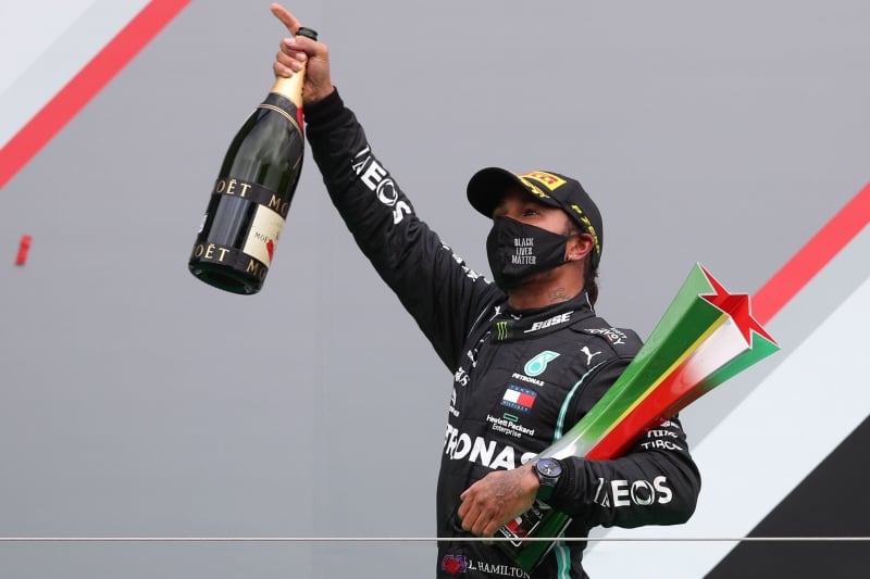 Piloto inglês chegou à 92ª vitória na carreira no GP de Portugal neste domingo
