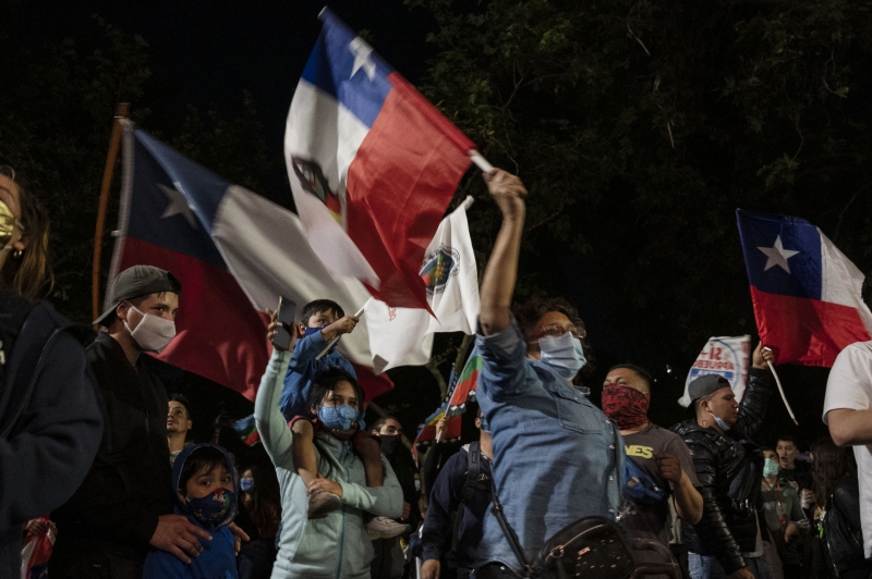 Milhares de chilenos comemoraram o resultado nas praças de Santiago