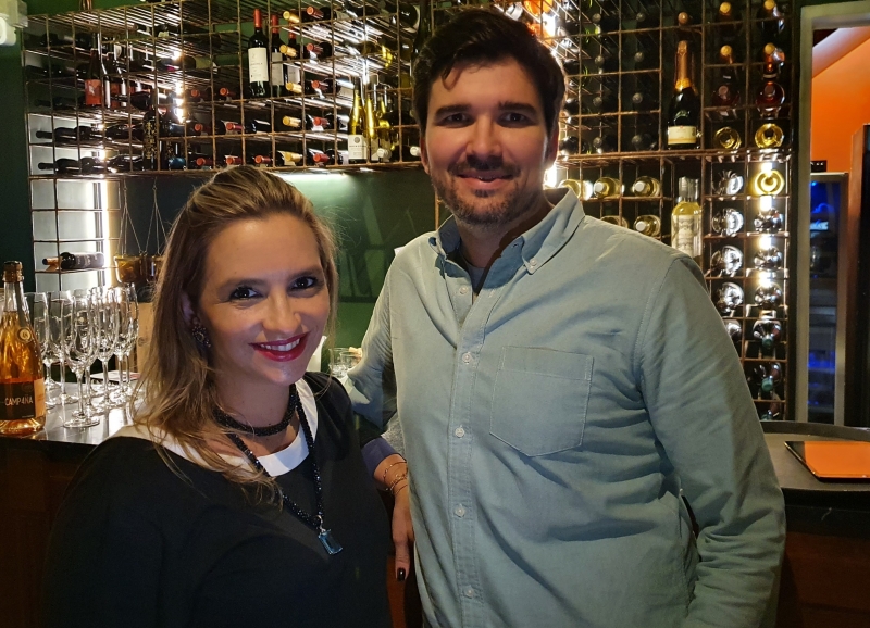 Priscilla Ortiz e René Ormazabal Moura lideram a Vineria 1976