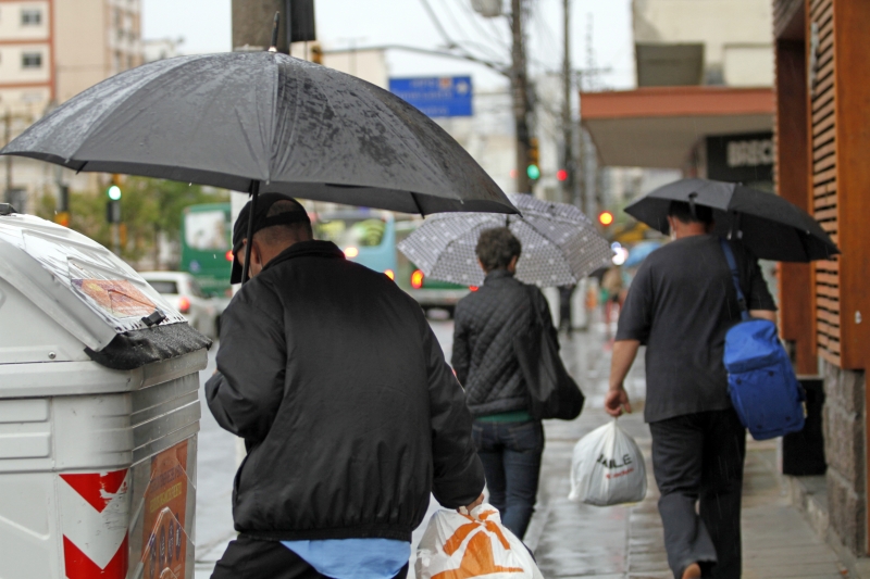 Tempo não firma e pode ter pancadas esparsas de chuva em Porto Alegre