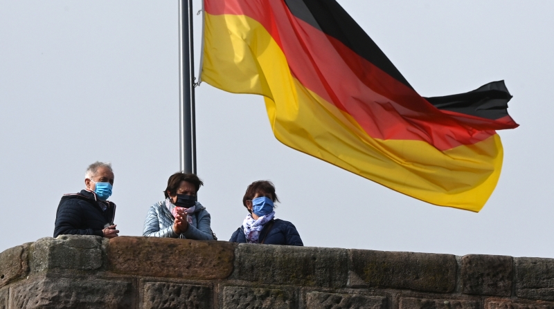 Alemanha anuncia fechamento de parte dos estabelecimentos por um mês, reavaliável depois de 15 dias 