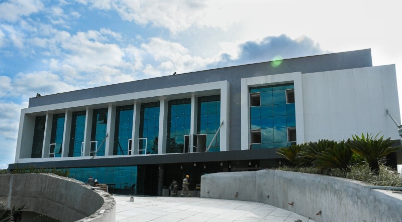 Com entrega da obra civil, foco passa a ser a compra dos equipamentos