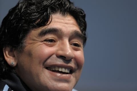 Presidente da Argentina decreta 3 dias de luto por Maradona: 'Nos levou ao topo'