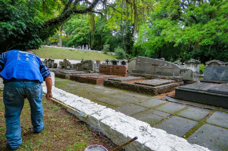 O município de Porto Alegre decidiu não promover eventos religiosos nos cemitérios municipais 