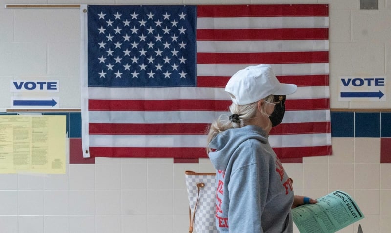 Além do voto presencial, população pôde votar antecipadamente pelo correio