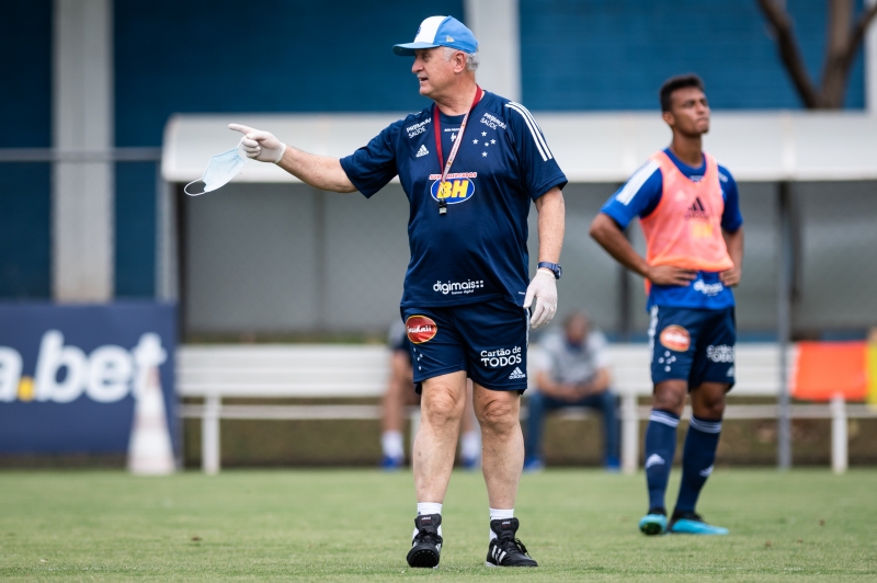 Felipão comandou o Cruzeiro em 21 partidas, com 9 vitórias, 8 empates e 4 derrotas