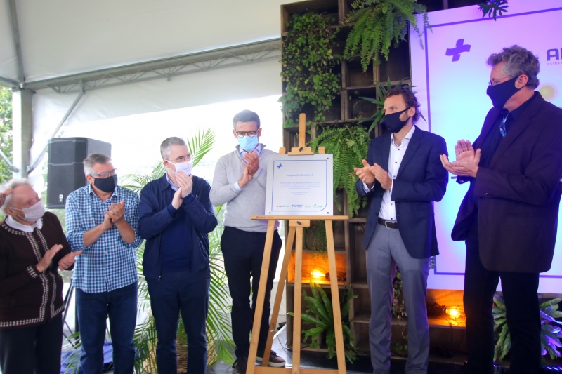 {'nm_midia_inter_thumb1':'https://www.jornaldocomercio.com/_midias/jpg/2020/11/05/206x137/1_lp_051120___panvel__25_-9181270.jpg', 'id_midia_tipo':'2', 'id_tetag_galer':'', 'id_midia':'5fa41f009e684', 'cd_midia':9181270, 'ds_midia_link': 'https://www.jornaldocomercio.com/_midias/jpg/2020/11/05/lp_051120___panvel__25_-9181270.jpg', 'ds_midia': 'Panvel, Grupo SKA e ERB inauguram usina de energia fotovoltaica em Montenegro. ', 'ds_midia_credi': 'LUIZA PRADO/JC', 'ds_midia_titlo': 'Panvel, Grupo SKA e ERB inauguram usina de energia fotovoltaica em Montenegro. ', 'cd_tetag': '1', 'cd_midia_w': '800', 'cd_midia_h': '533', 'align': 'Left'}