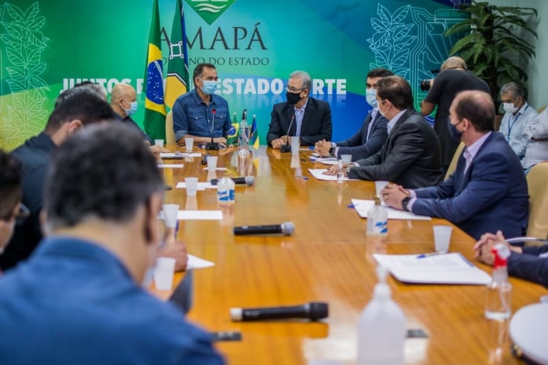 Em reunião realizada nesta quinta-feira (5), o ministro de Minas e Energia chegou a dizer que a expectativa era restabelecer a energia em grande parte do estado no mesmo dia 