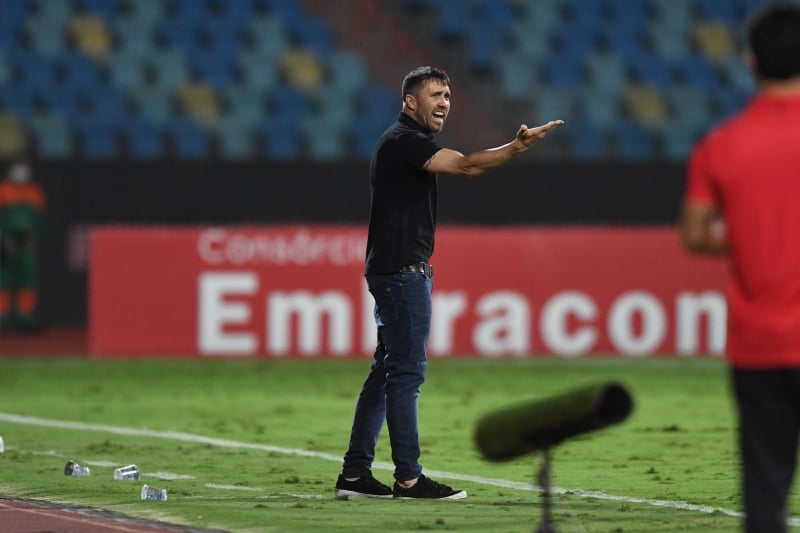 Técnico colorado estaria insatisfeito com cenário político do clube