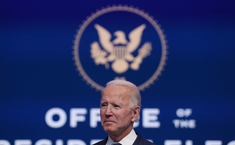 Assessores de Biden têm pedido à Administração de Serviços Gerai para identificá-lo como o vencedor da disputa
