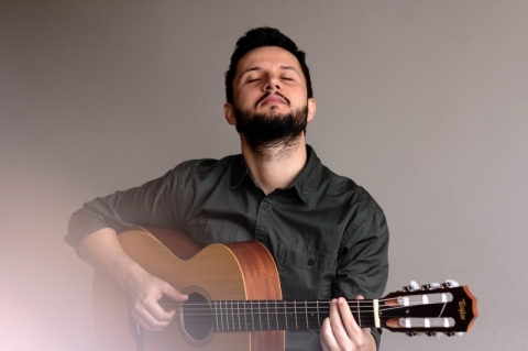 Pablo Lanzoni conta com participa��o de Zeca Baleiro em single